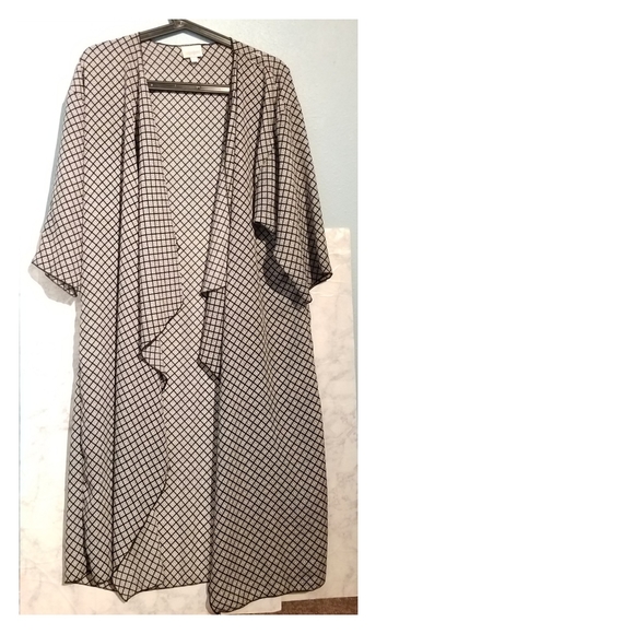LuLaRoe Sweaters - Lularoe Black Kimono Size M Open Front Layer White